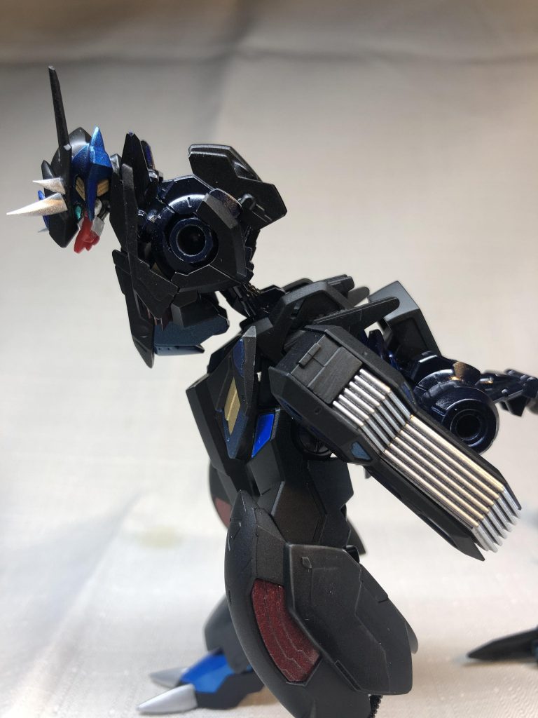 腰に前後のジョイントを追加しているのでここまで前屈が可能です
これにより嘶きや抜刀のポーズも自然に決まります