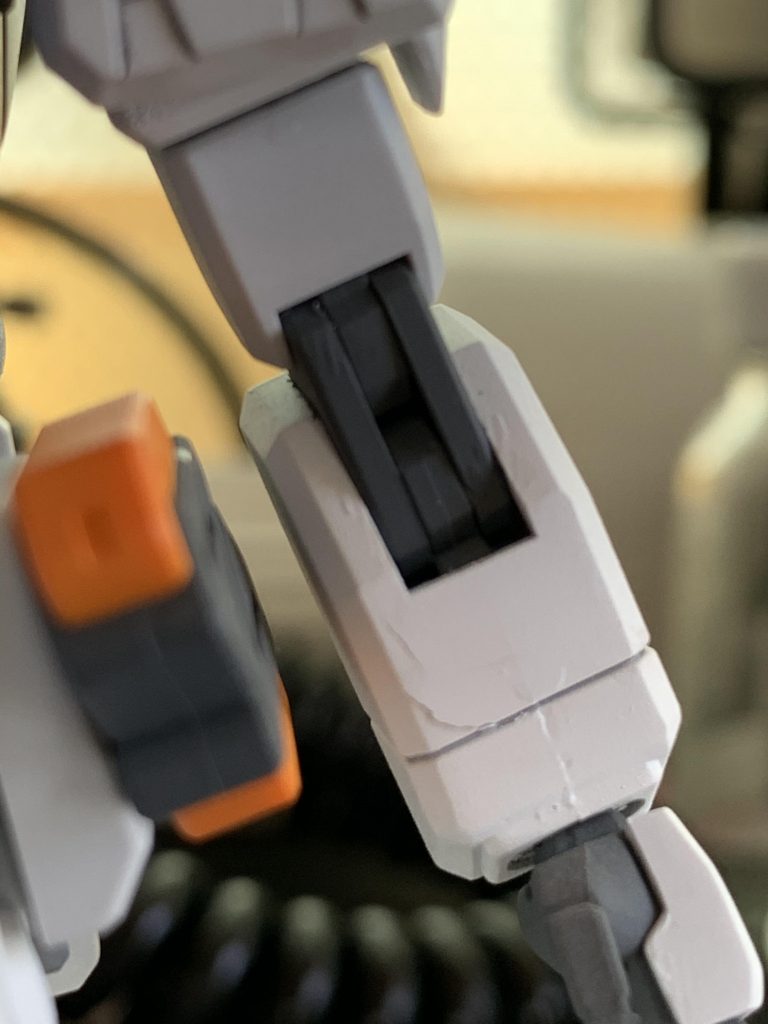 墨入れをしていたら、悲しいことに前腕部と後頭部に亀裂が入ってしまいました…