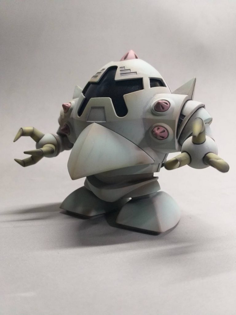 工作は肉抜き穴を埋めた事と、上半身はどうしても合せ目を消す方法が思いつかなかったので、設定にはないパネルラインを段落ちモールドで追加しました。目立つヒケは肩に少しあったぐらいで、他は特に何もしていません…が、愛くるしい!(*'▽')