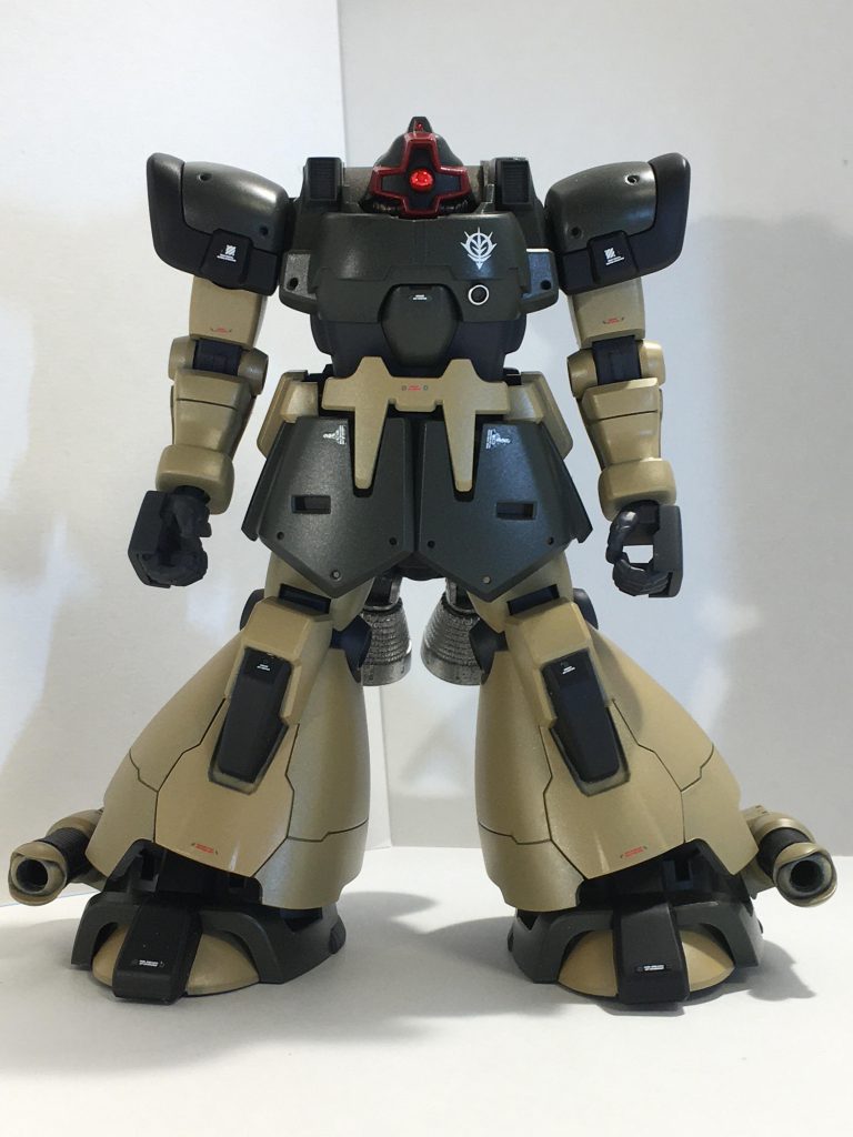 足のホバー吸気口は開口しました。
モノアイはメタルビーズを埋め込み。