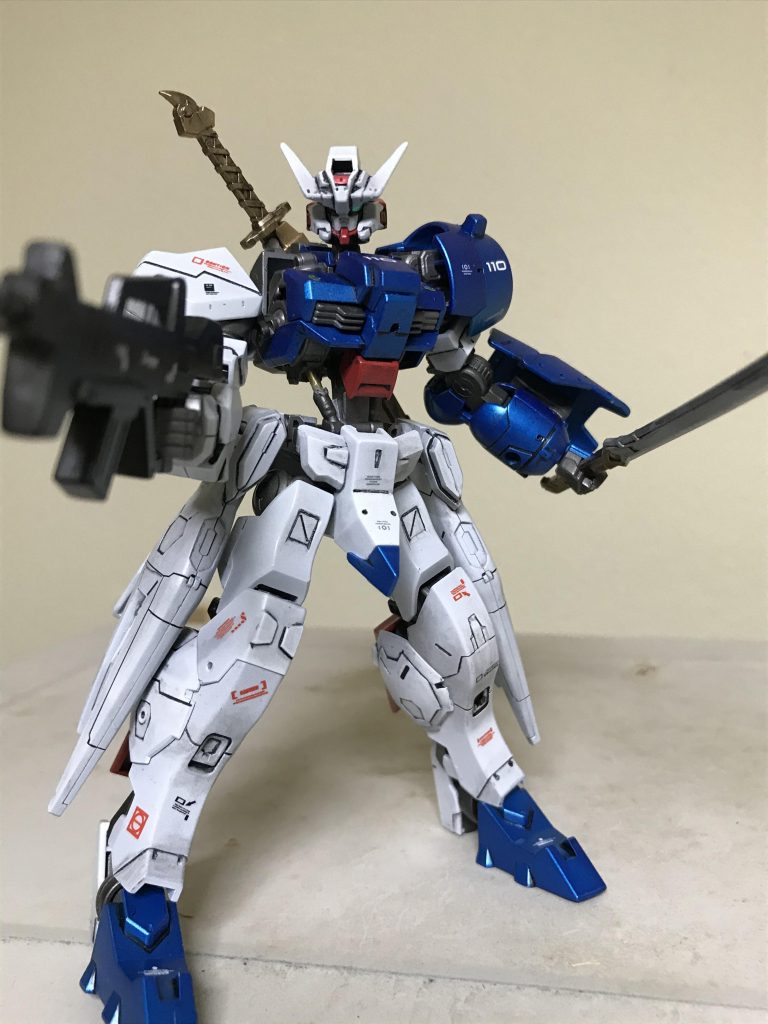 アスタロト前面です。本来の武装 デモリッション・ナイフは 他のガンプラに 使用するので 自宅にあった バルバドスの太刀を
使用しました。