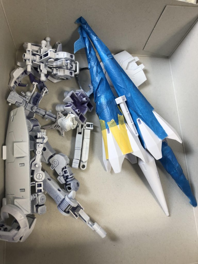 マスキングして赤く塗りました