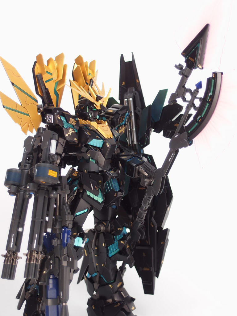 すでに何回かMGバンシィ・ノルンは制作していたので、そのままではつまらない。
このときはガトリング砲とジャベリンを追加しました。