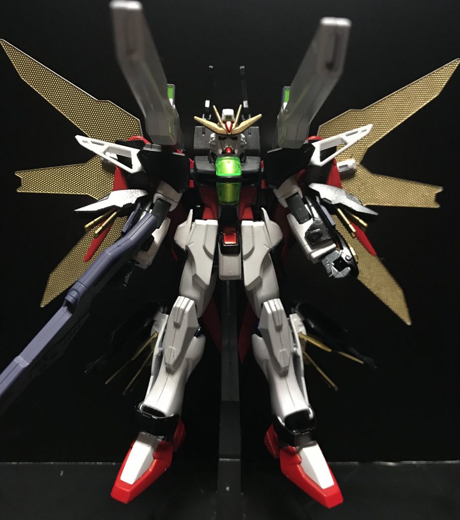 そして本機最大の武装といえば
サテライトキャノン！！
ダブルエックスの使用方と変わらない様に配置
センサーは肩パーツをデスティニーのままにした為、砲身に直付けとなりました←
なお、発射形態時はデスティニーの羽を収納する形になります
そうする事で、リフレクターの展開ができるようになっています