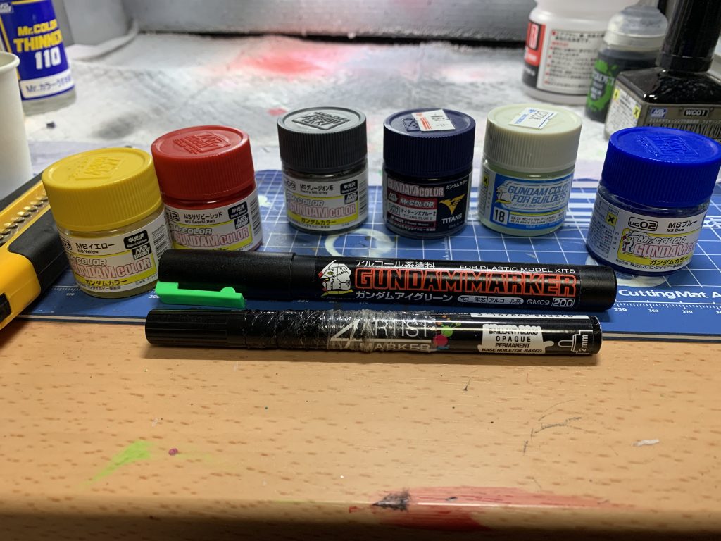 使用した塗料はこちら。大半をエアブラシで塗装しました