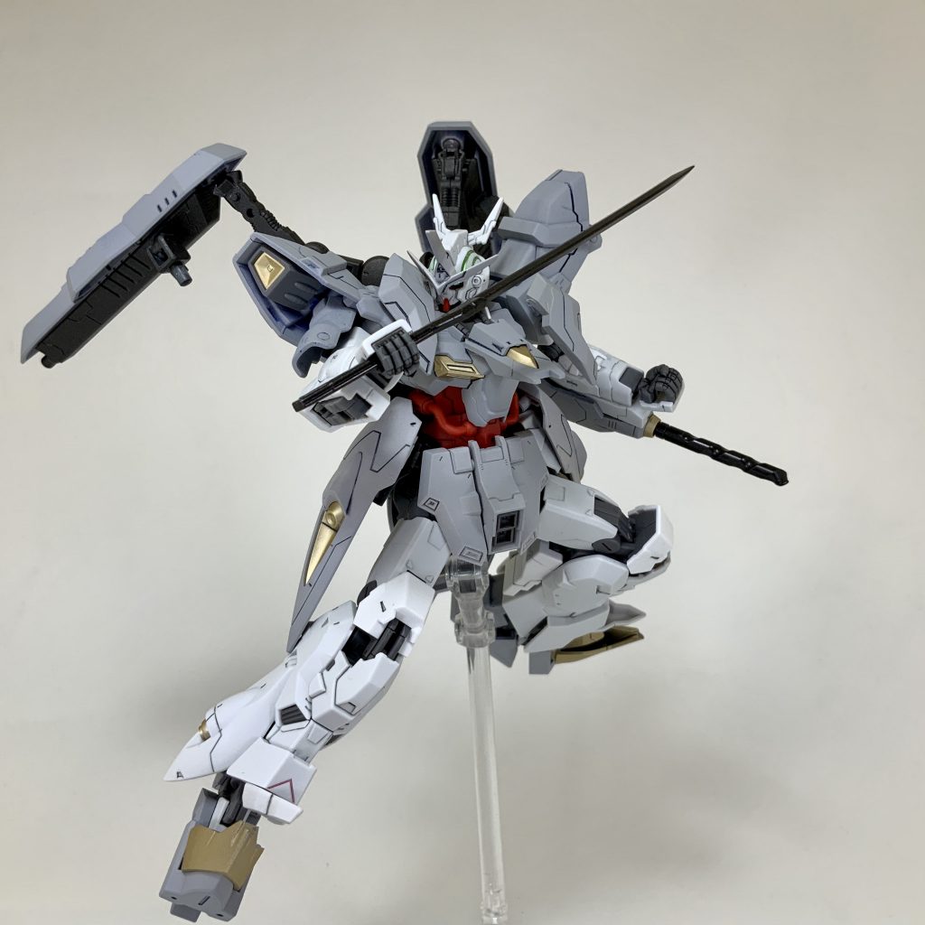 ドリルも躱されたら太刀による白兵戦に移行します。