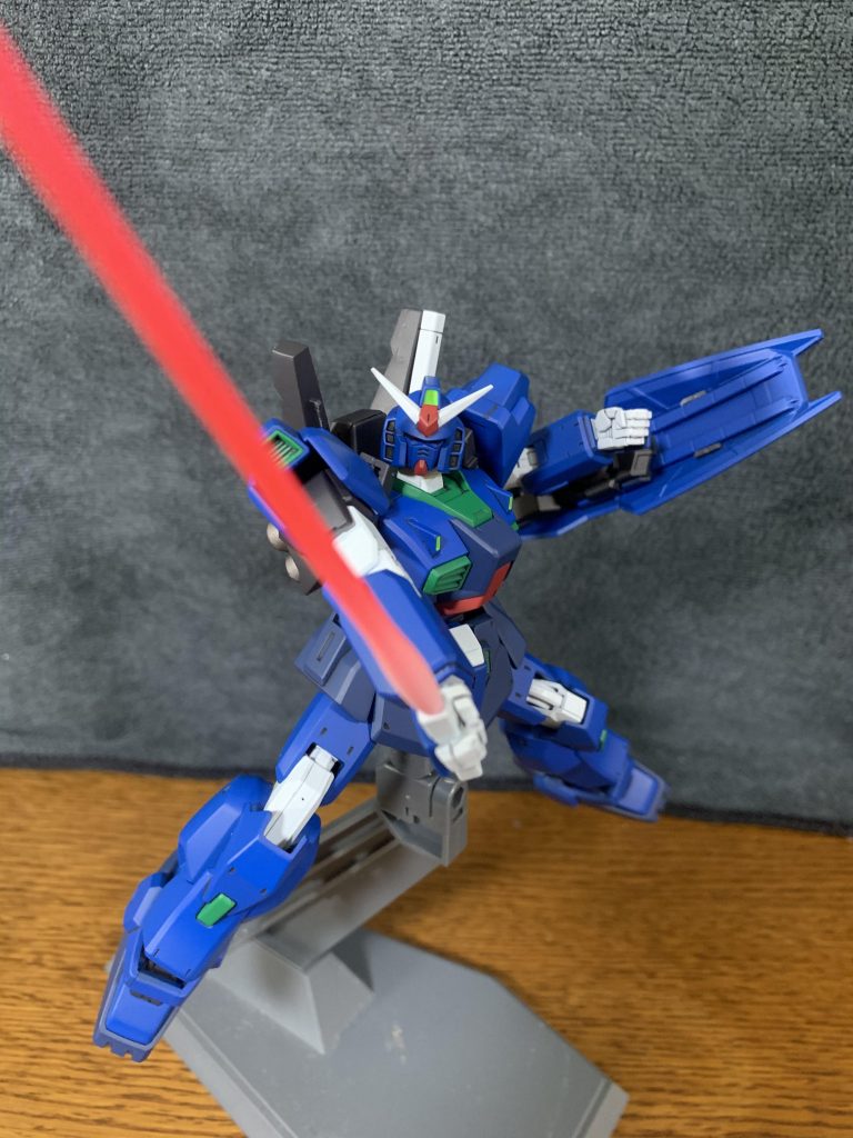 仮組みして動かしている時、少し首が短く感じたので、首のジョイントを0.5ミリ延長しています。