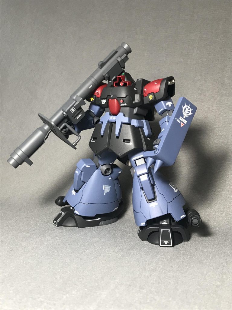 正面
HGUC初期のキットですが、良好なプロポーションです。
ヒートサーベルを外し、スパイクシールドをオリジナル要素として装備させています。