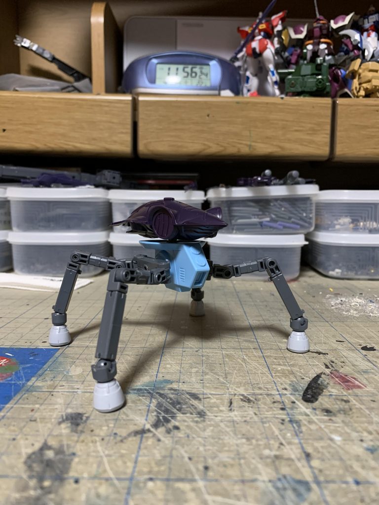 本体はプルーマとハイゴッグの腰を組合せています。