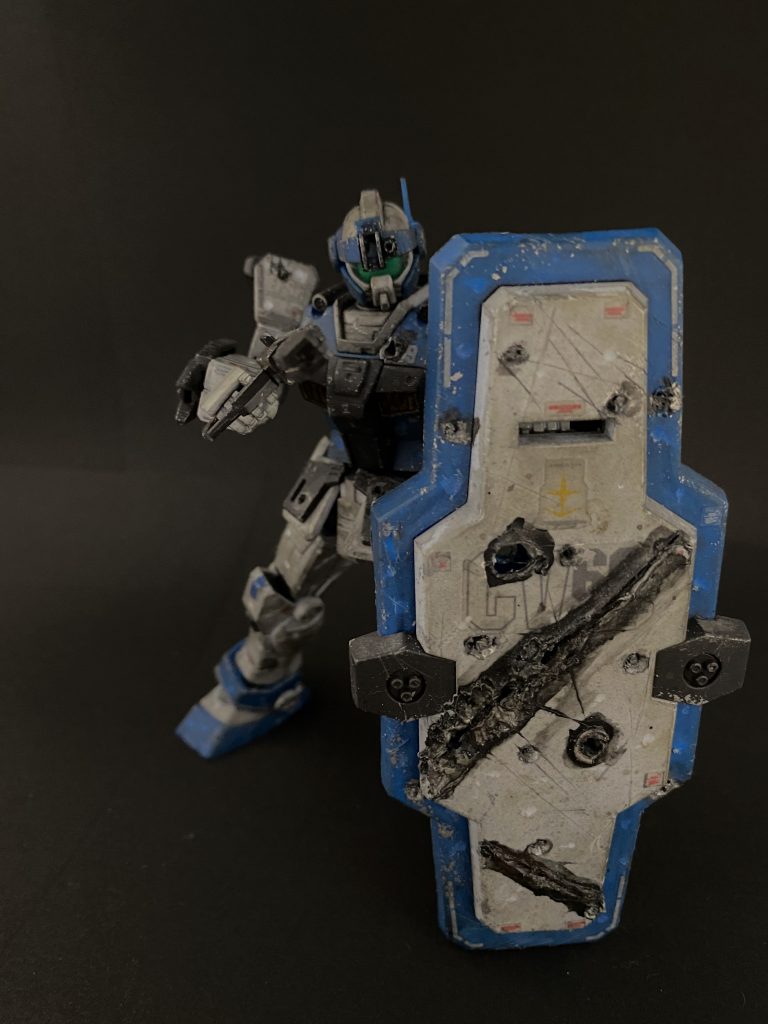 2番機(Aegis2)
2番機は接近戦により盾には大きな傷がついているのが特徴です！
こんなんでねガーカスの盾は壊れないんでまだまだ戦えるそうですw
他にもビーム兵器による被弾表も施しています。