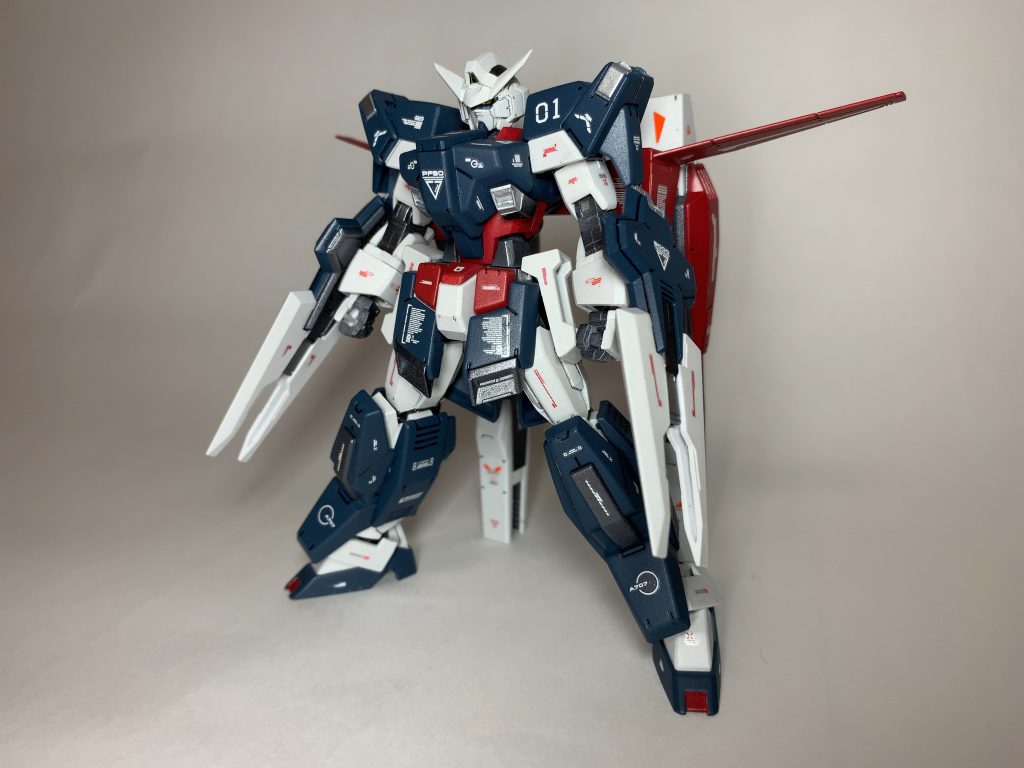 素立ち。大型のバックパックがあっても自立が安定するあたり流石AGE-1。