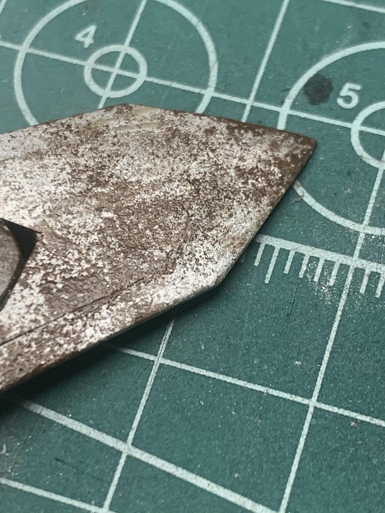 剣先は少しボロボロ？にして朽ちかけたイメージで塗装しました。