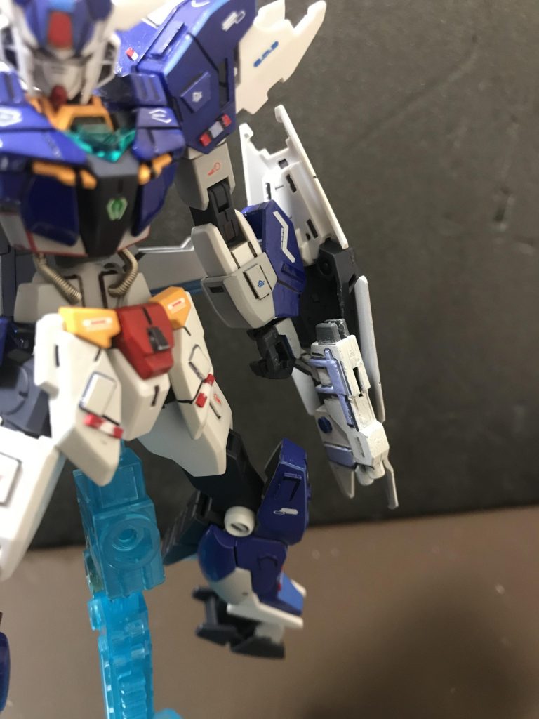 ハンドガンをシールド内側にプラス
フェニーチェのバスターライフル基部から頂戴。