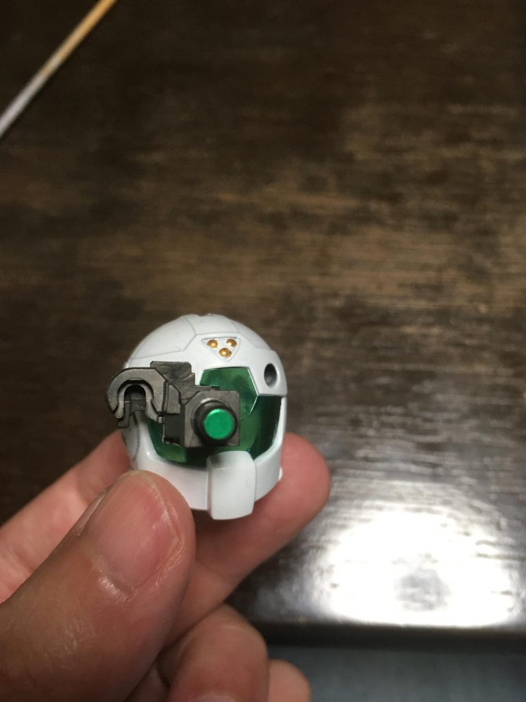 MGのキットの使ってないパーツが上手いことバルカンの穴に着脱出来たので望遠カメラに