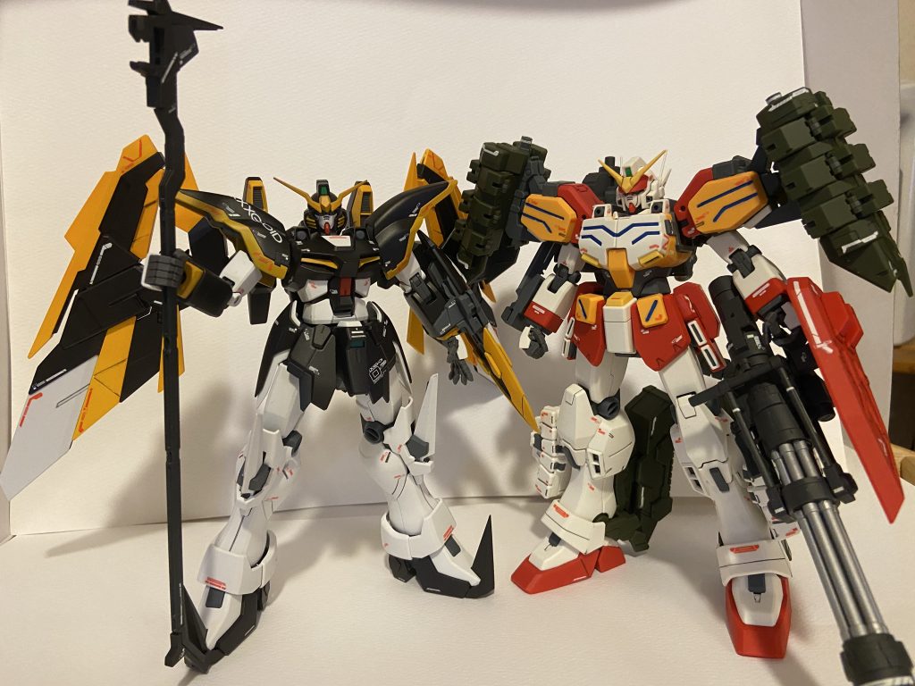 こちら以前に制作したヘビーアームズイーゲル装備と
敗者たちの栄光装備は心くすぐられますね
アーマディロ早くこないかなあ
それでは、以下アクションポーズを