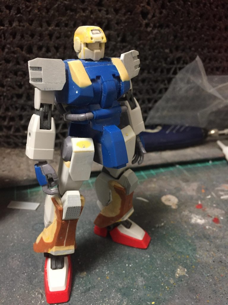 殆どがジャンク品ですがある程度のレシピを紹介します( ˙꒳˙  )
ベース:旧HG陸戦型ガンダム
頭:HG陸戦型ジム
胴体:HGドラッツェ
手足:旧HG陸戦型ガンダム
脛:HGザクⅡ
バックパック:HGザクⅡ
その他装甲:プラ板プラ棒パテの類