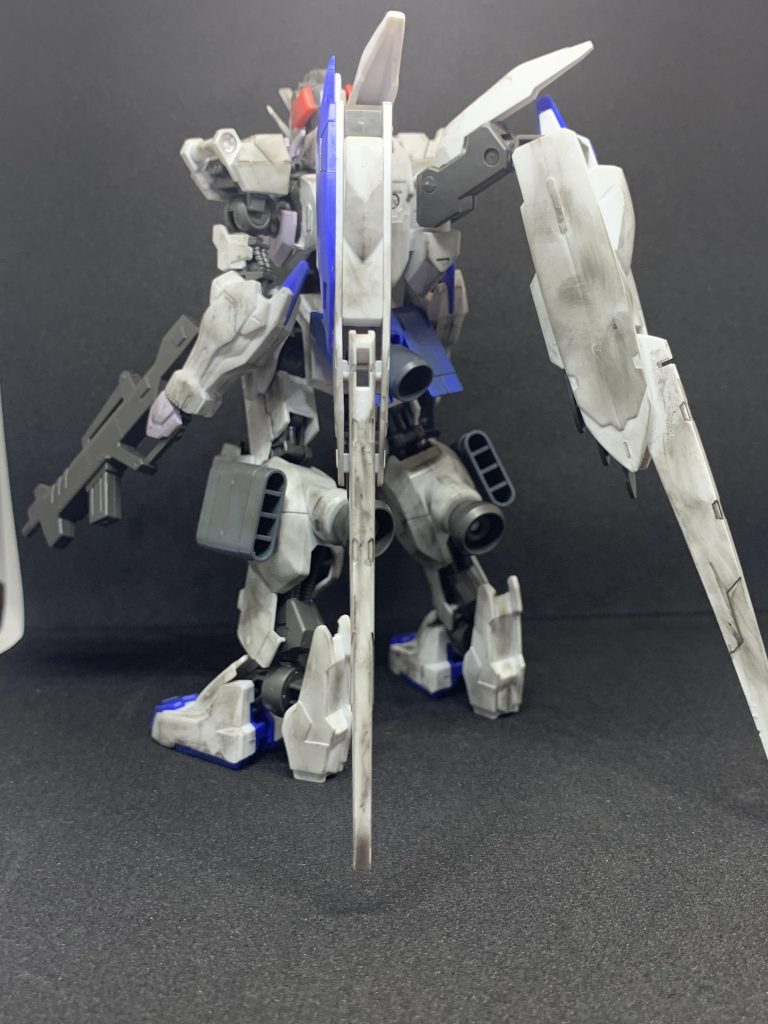 ちなみに撮影用のマットが白から黒になったのは
ウェザリングで汚れるため黒に変更しました