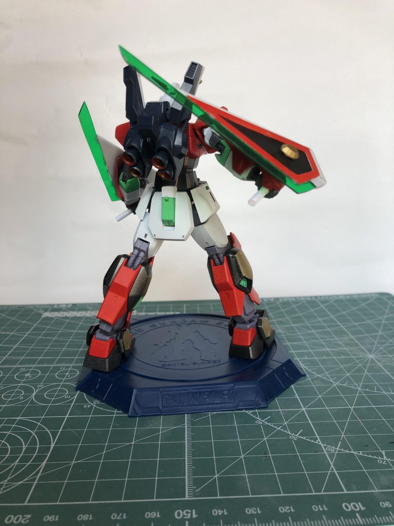 機動力とビームシールドの防御力にモノを言わせて敵陣に突撃、
ブレードトンファーと格闘戦で相手に楔を撃ち込むスタイルをコンセプトにチューンされている。