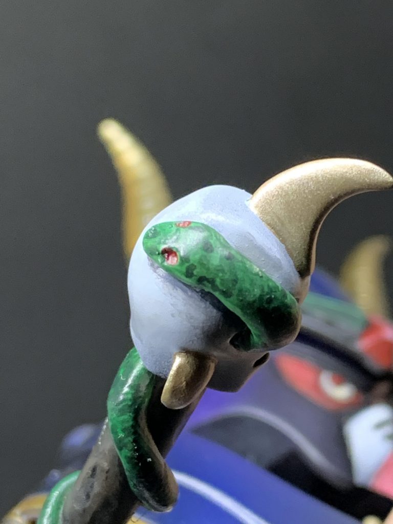 杖はドクロ部分以外プラ材とパテで作成、目から蛇の頭出してみました。