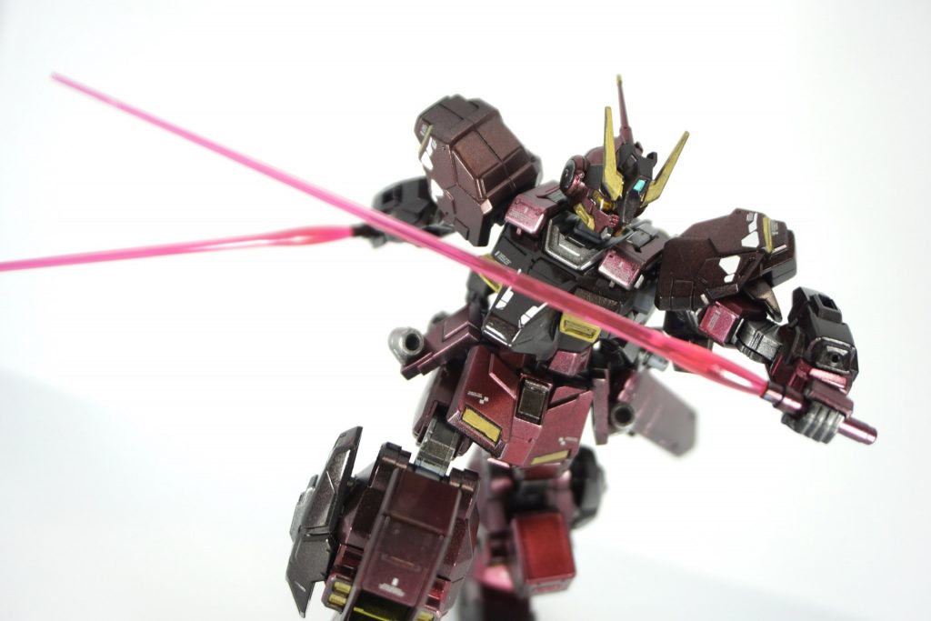 武器4:腕部ビームガン
武器5:ビームサーベル