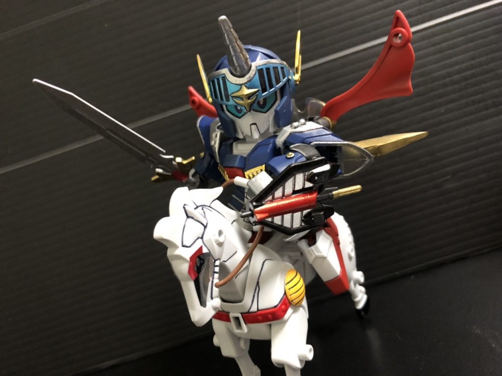 このマントを広げるとリアウイングっぽい雰囲気も出てなかなか良いです。