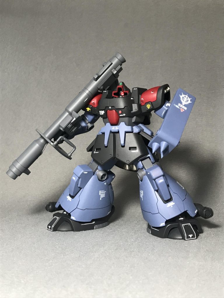 アクション
古いキットなので、可動面では厳しいものがあります。
まぁ一通り動かして写真撮ったら基本素立ちで飾るので問題ありませんが……。