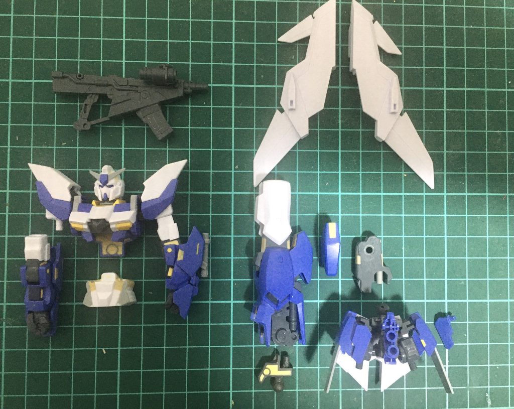 背中のウイングもまあまあ切り詰め、ライフルは切り詰めたと共にマガジンも付けました