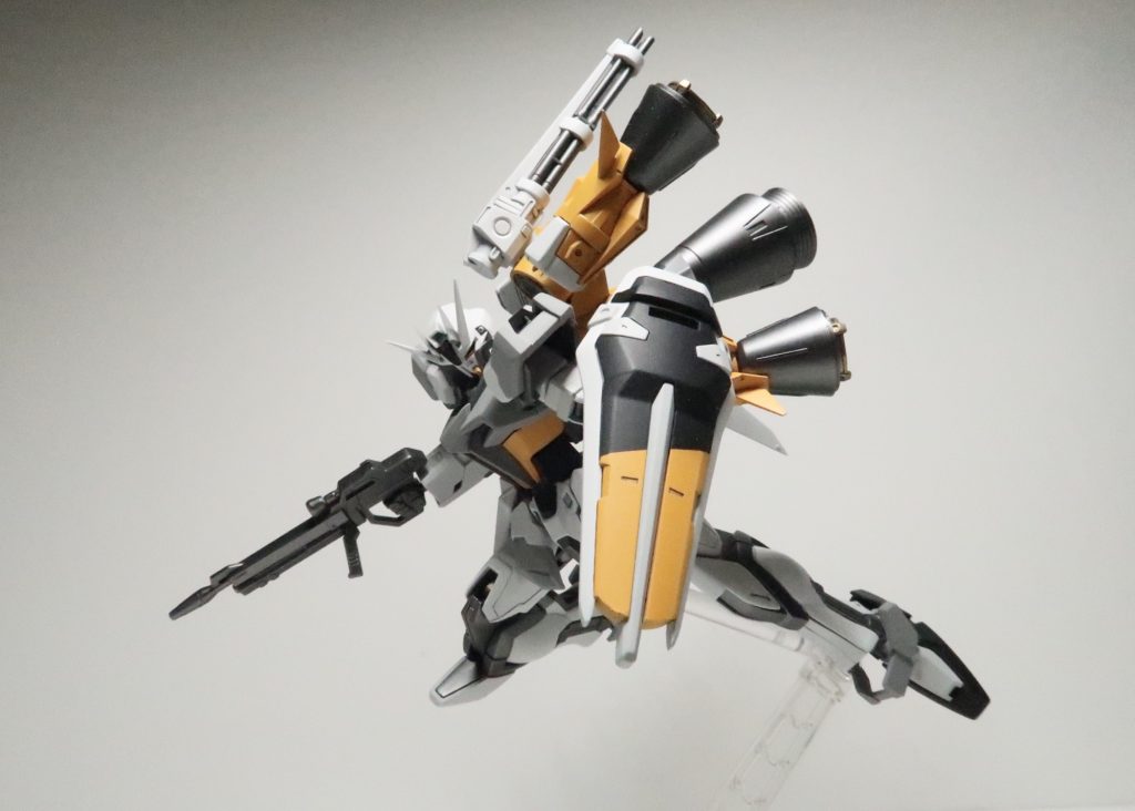 アクション3
シールドは動きをつけた塗り分けにしてます