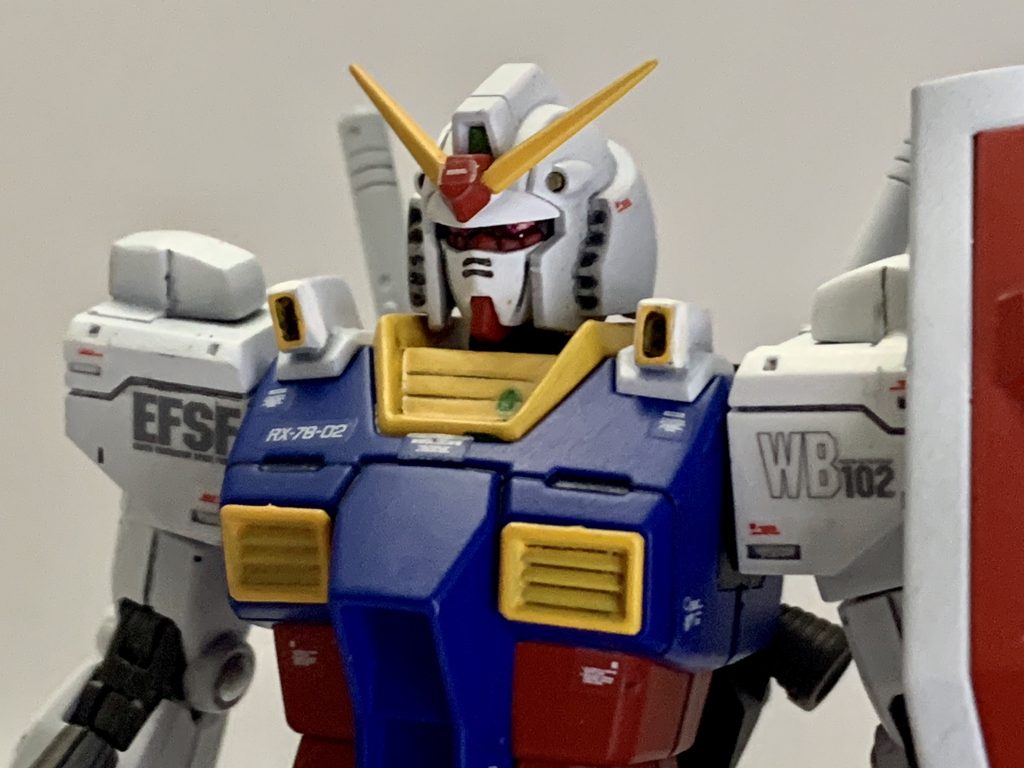 頭部は黄色アンテナのピンクのカメラアイの別パターンのカラーリングも用意してみました。