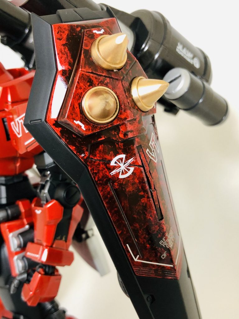 シールドはアクセントとしてラップ塗装で仕上げてみました。