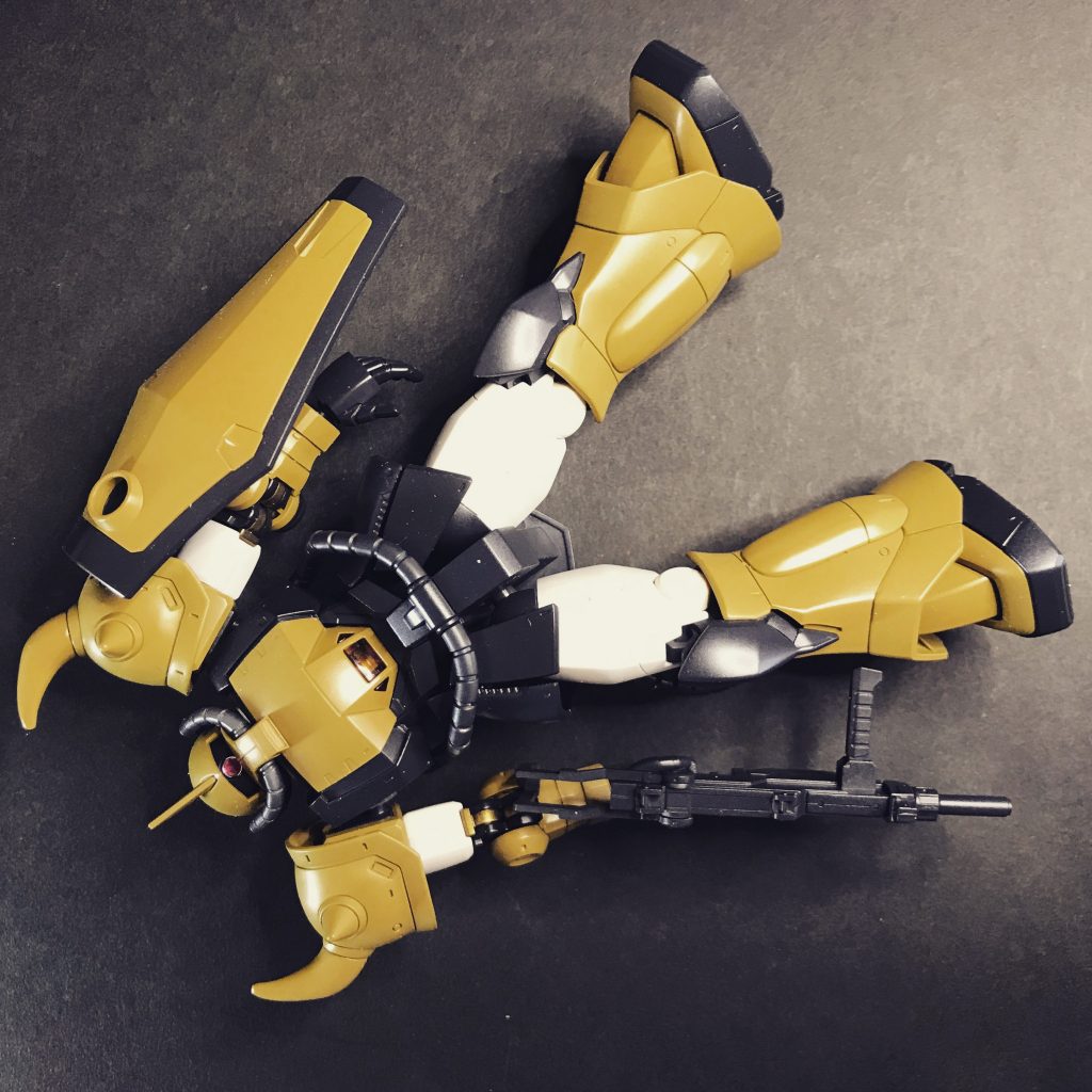 基本塗装後はこんな感じ、意外とシンプルな印象です。