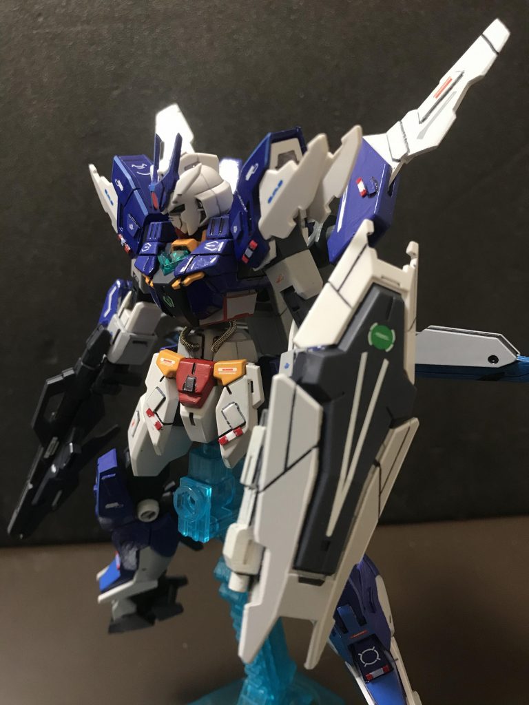 デカールはダブルオーの水転写から
各部にパトランプ風の装飾プラス