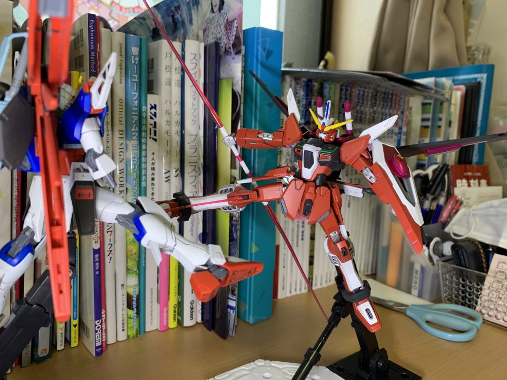 最後にトドメの蹴りシーン
関節の広く開くのおかげで名シーンの再現も可能