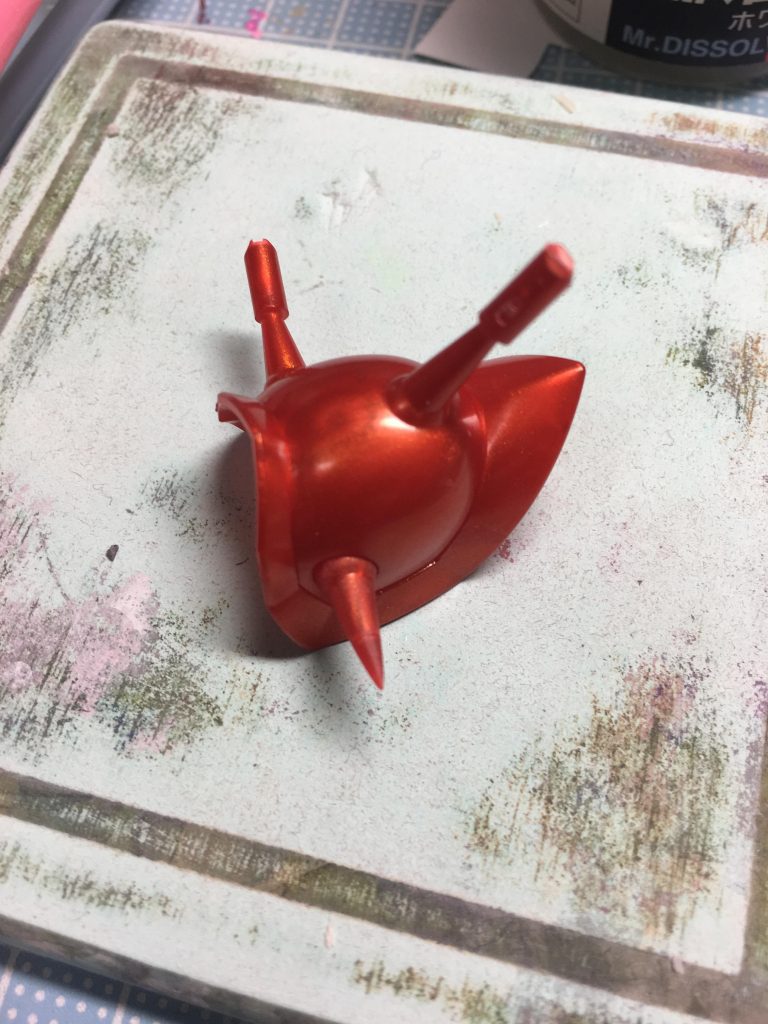 肩スパイクはランナーを接着して尖らせました。