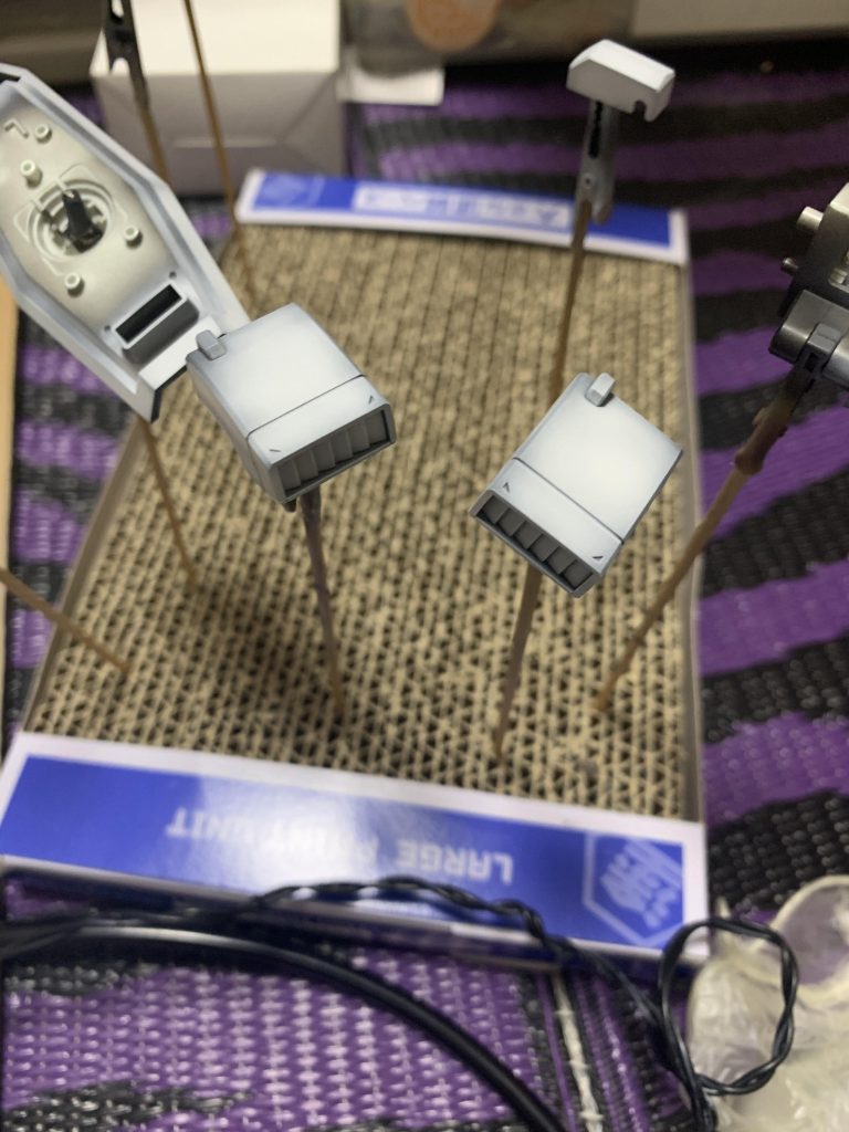 黒サフを下地にして黒立ち上げをやってみました。結構難しいですね😅