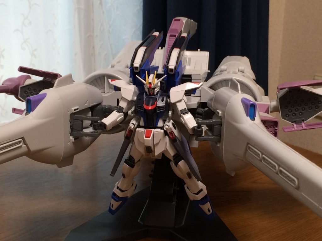 フリーダムは部分塗装で完成させてます。ミーティアも同様です。