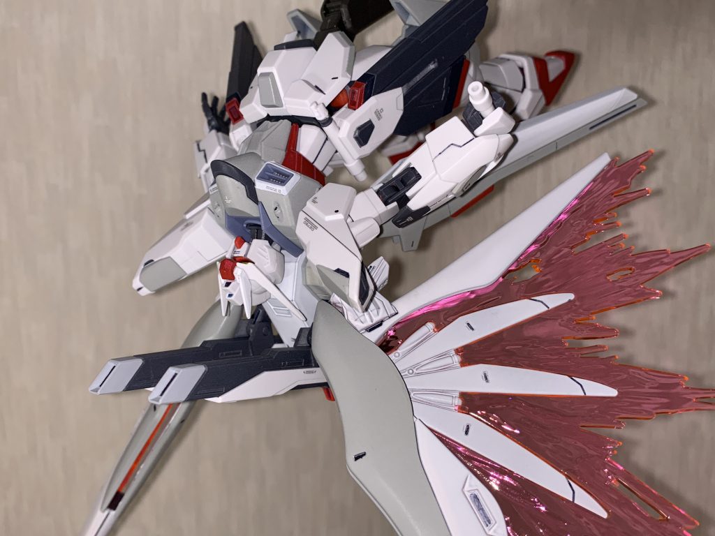 背部可変ビームキャノン「イチイバル」ヴェスバーを参考にバラエーナ級の威力重視かハイパーフォルティス級の連射力重視かの切り替えが可能。