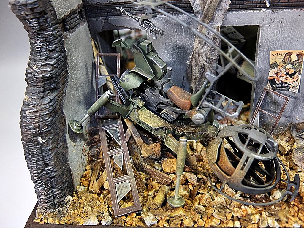 ストラクチャー裏側もぬかり無く大破したワッパも