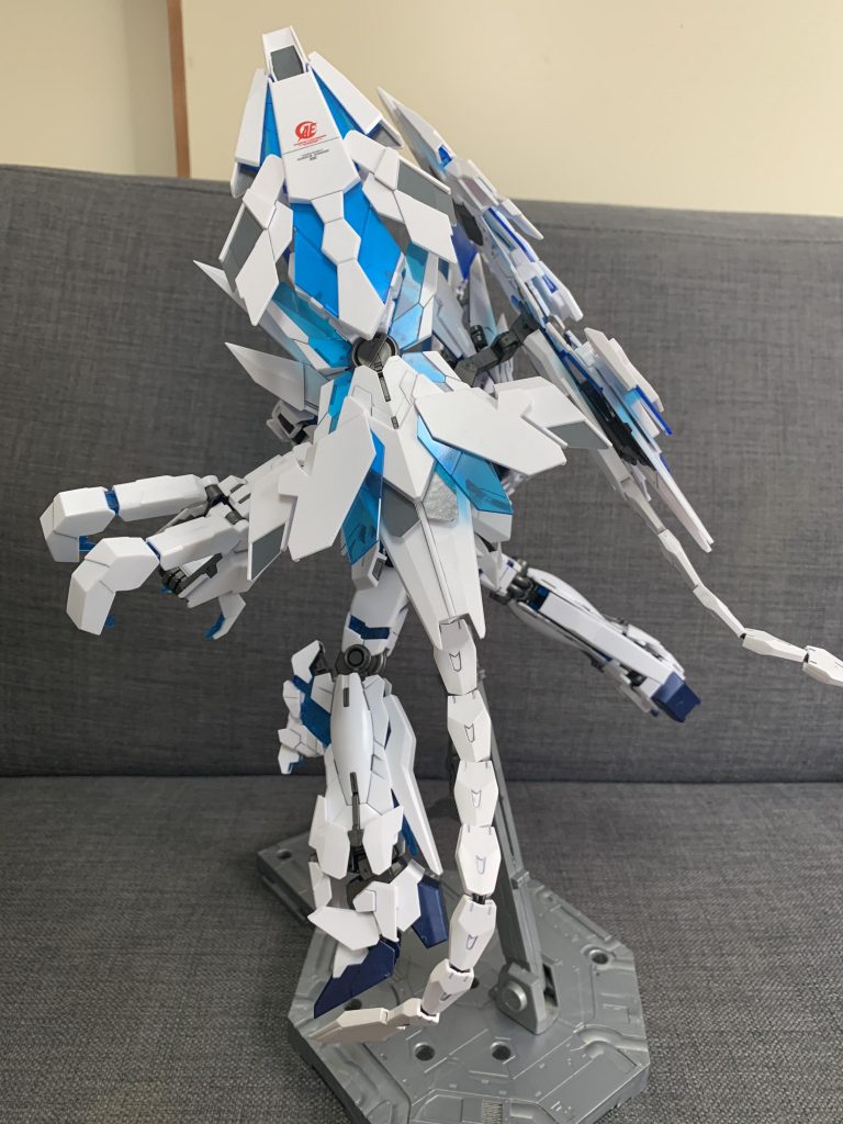 アナハイムのロゴだけドライデカールを貼りました。ドライデカール苦手なのですが、かなり慎重に貼り付けたら、上手く処理出来ました。