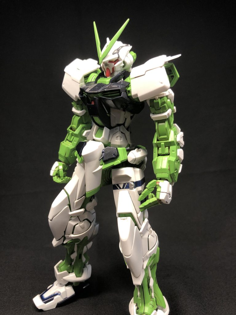 左腿のベルトがお気に入りです

また、微改造としてサムネイル画像のポーズを採らせたかったため左手の指をパテで成形し直しています