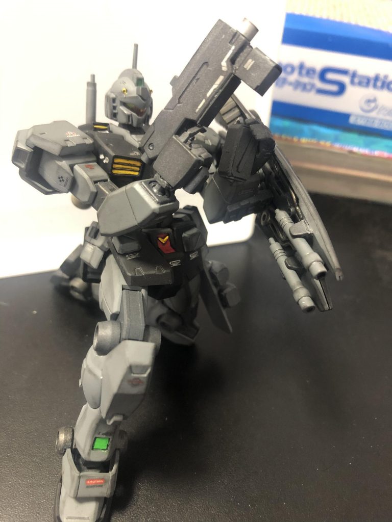 カートリッジは磁石入りで交換可能です。予備はサイドスカートに装着しています。