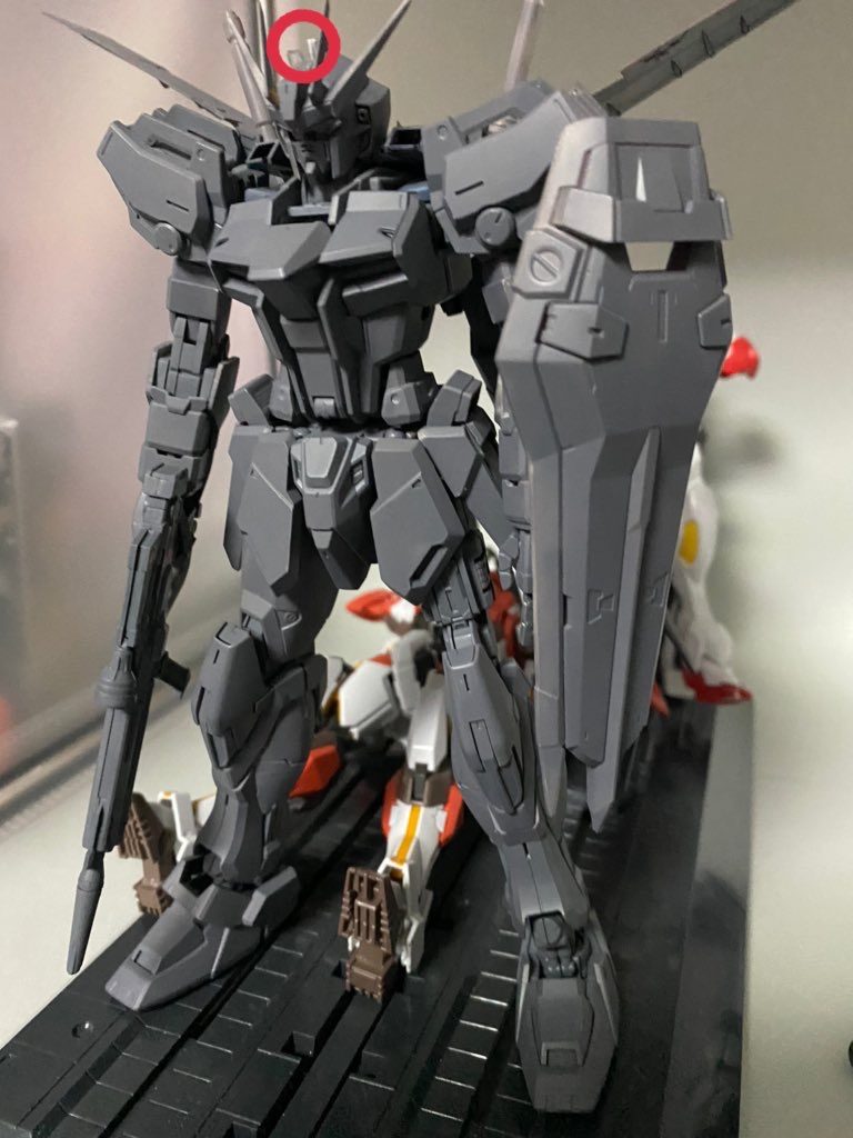 メカサフヘビーで塗装。
この時点でカッコいいですがトサカを失くす痛恨のミス(後で出てきました)