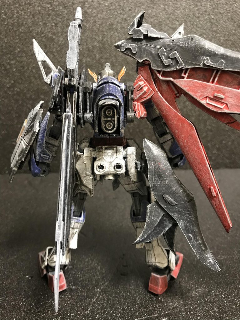 後ろからが個人的すごい好み。
男は背中で語るべし。
スカートは既存を取り除きジャンクから流用して新しくして羽をつけてまーす。