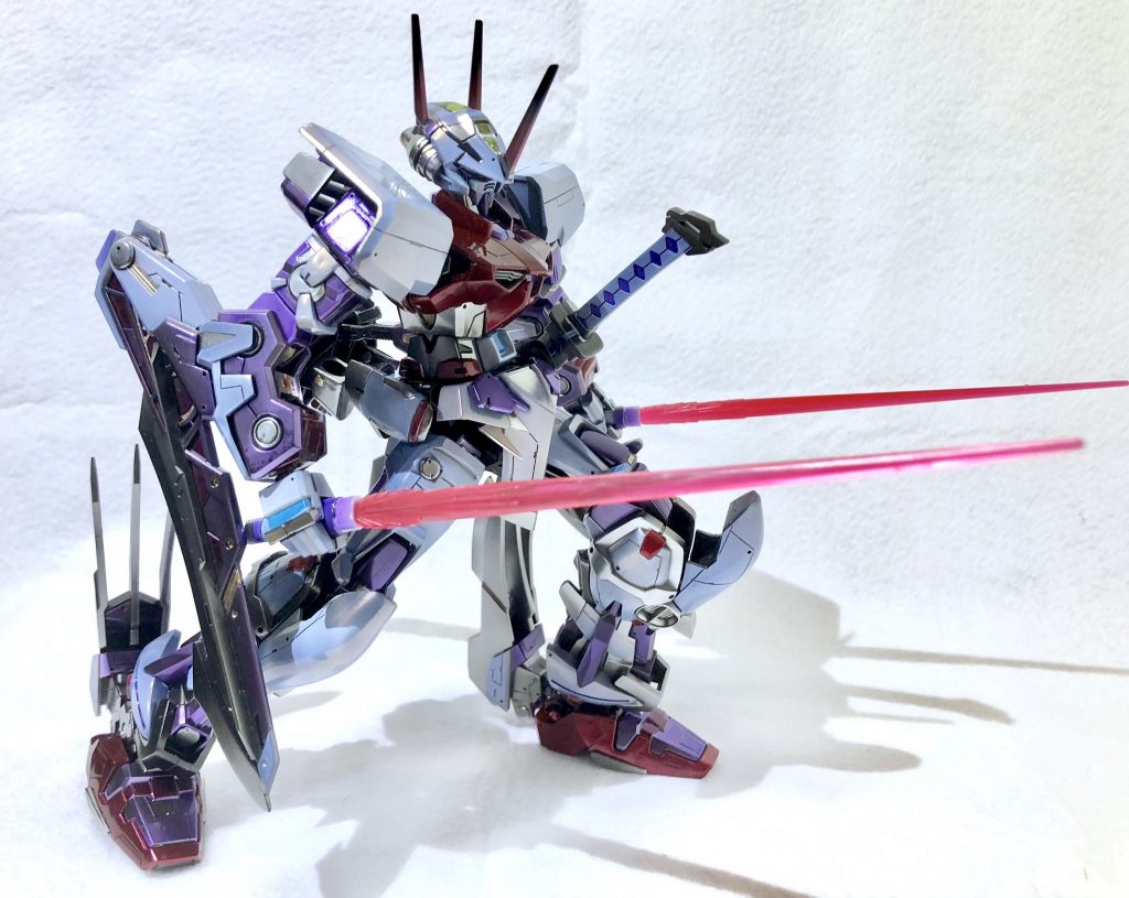 武装のビームサーベルと天羽々斬。ビームサーベルは持ち手が不安定ですぐすっぽ抜けます。