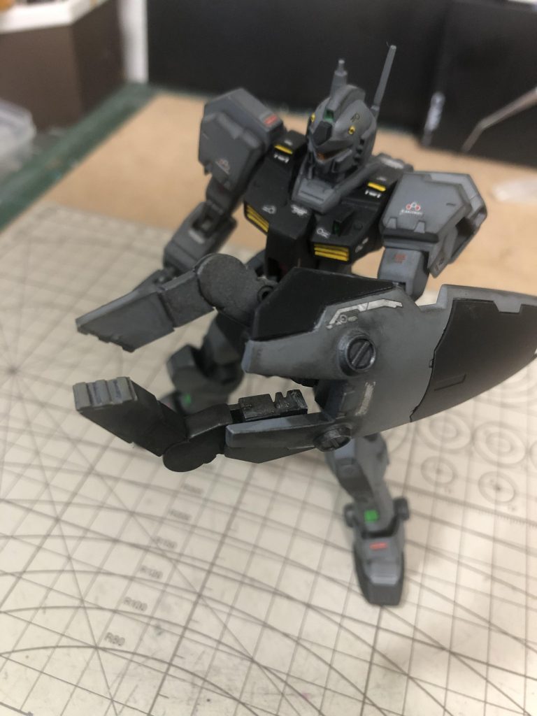 シールドからアームの展開も可能です。瓦礫撤去用？