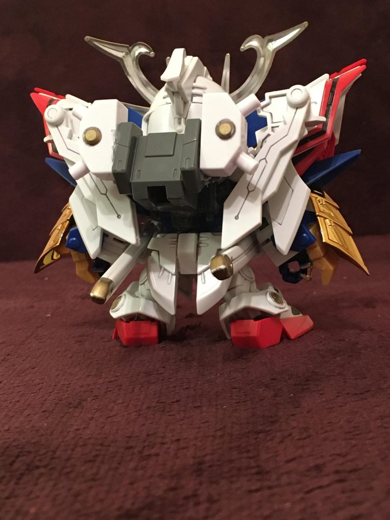 ezアームズのバックパックをベースに背中の装備は一新。
実はちょいと隠し球があります。
最後まで是非見てください。