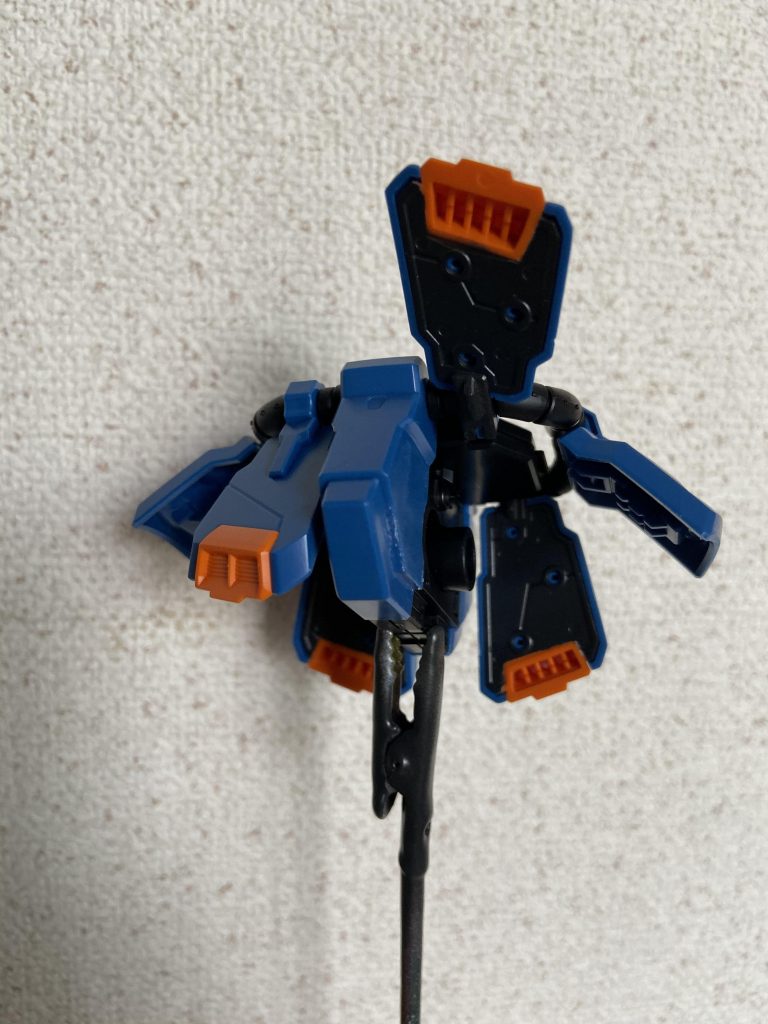 部分塗装はスカートの裏打ちパーツ
さすがにオレンジ一色だと目立つのでジャーマングレーにマスキングして塗りました
良い感じ