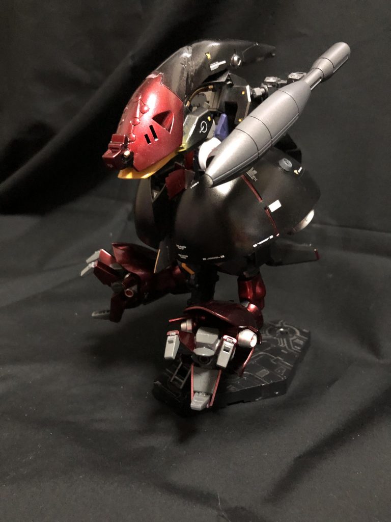 拡張腕部を取り外して変形。
完全変形するにはスカートが小さ過ぎました。