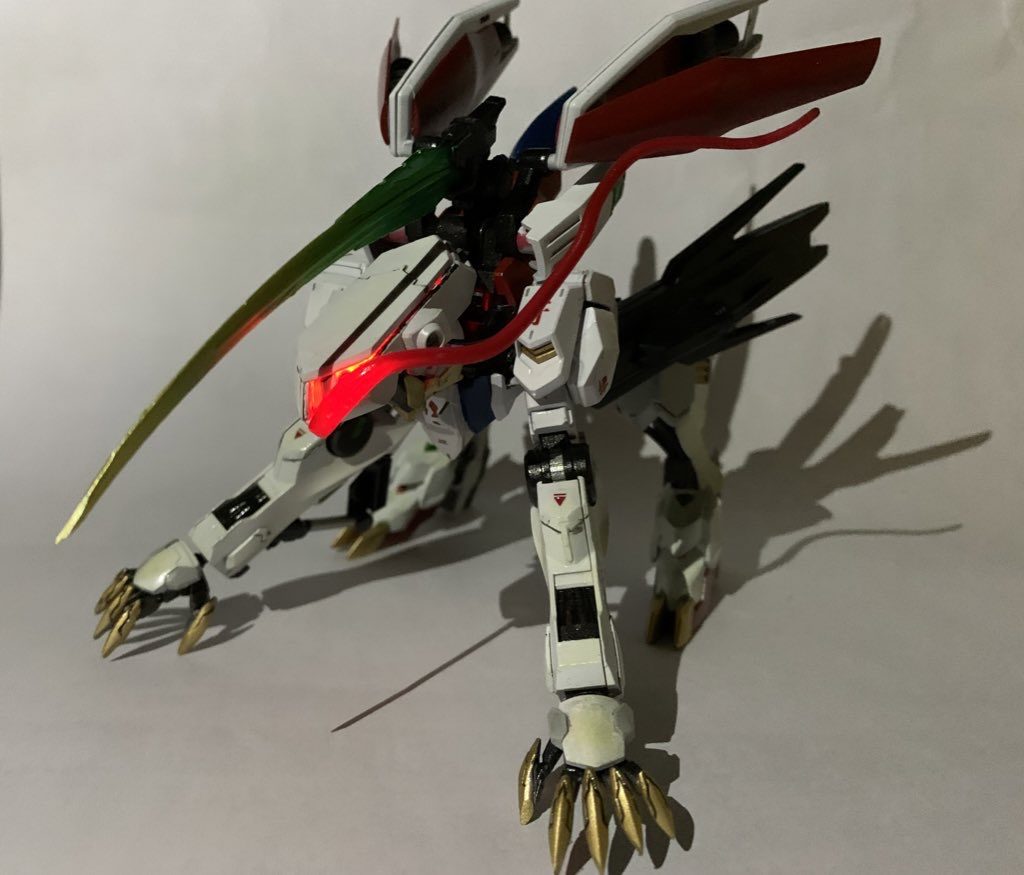 リミッター解除
エフェクトはビームサーベルのクリアパーツを火で炙って再現しました!!