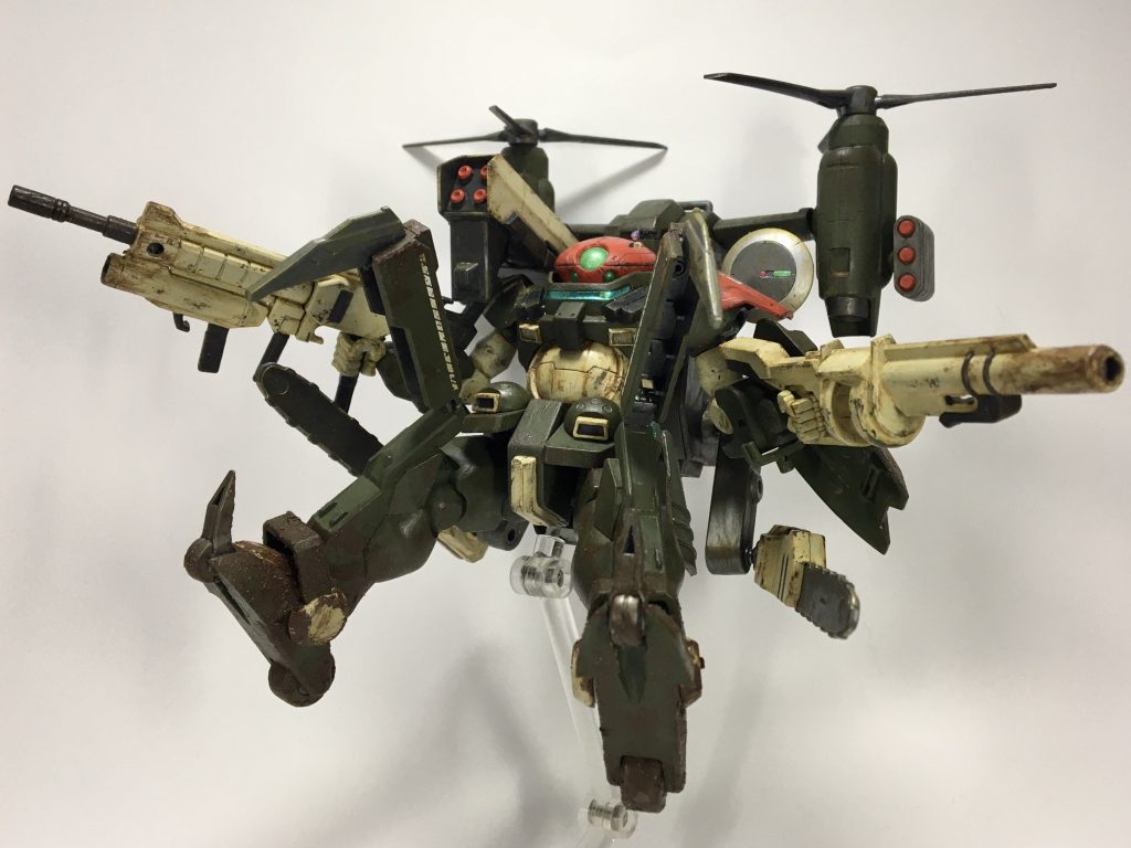 ギミックは全て使用可能。足裏はパテで肉抜きを埋めました。クローアームの裏側はガンメタで塗ってあります。
フルブラスト!
